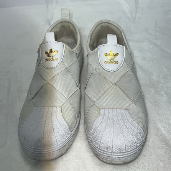 Women’s Adidas superstar white gym shoe/sneakers. Size 7.5. EUC - Picture 3 of 6
